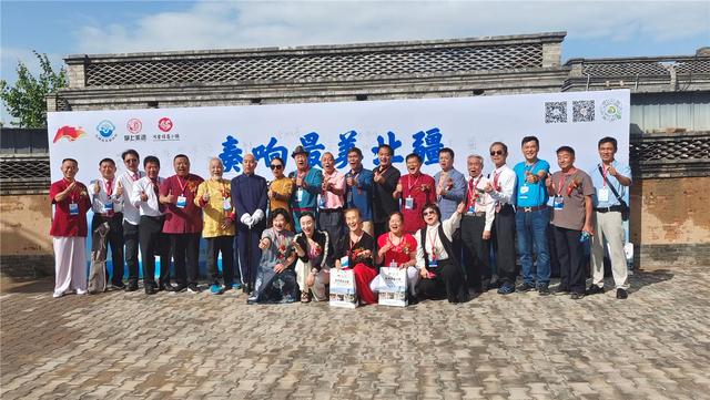 全国30多位著名锯琴艺术家齐聚巴彦淖尔共话锯琴发展