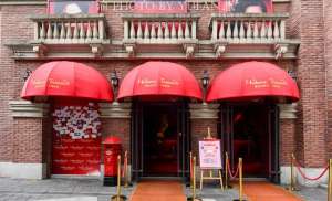 尼琨(在重庆可以一次与几十位中外明星面对面？没想到竟然是真的)