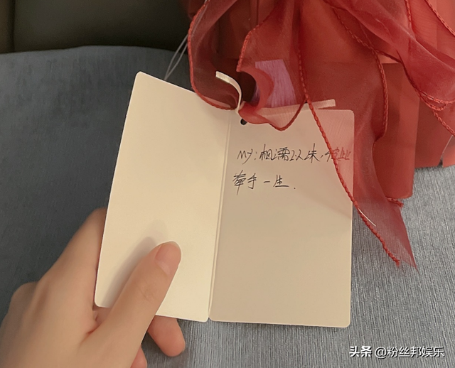 自“睡衣男”事件从未直播,虎牙墨子梦官宣恋情,男友身份未知