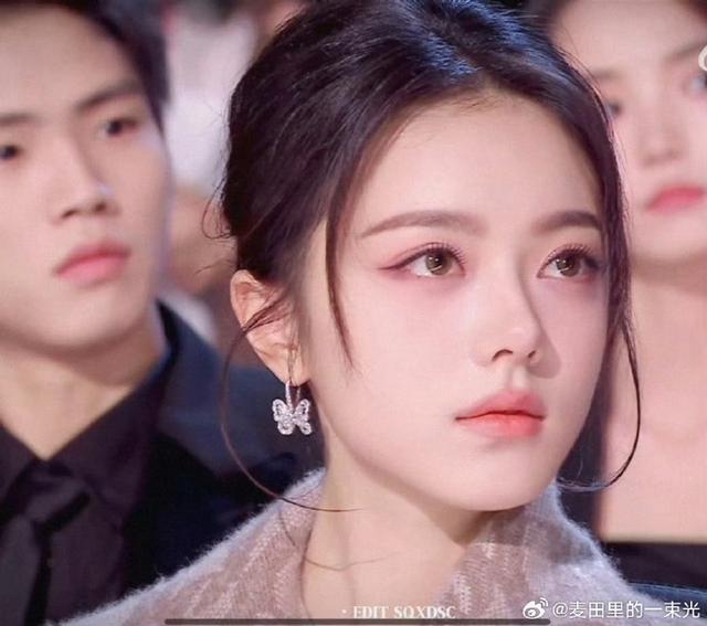 赵今麦星光大赏“怼脸拍”在韩网火了，白宇帆的话，终于有人信了