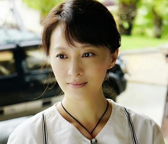 25岁被琼瑶捧红，为245万“出卖身体”，恋爱7天和丑男闪婚