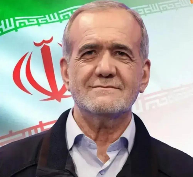 两个大傻瓜,妄图疏远东方、靠拢西方,像1943年加入皇协军