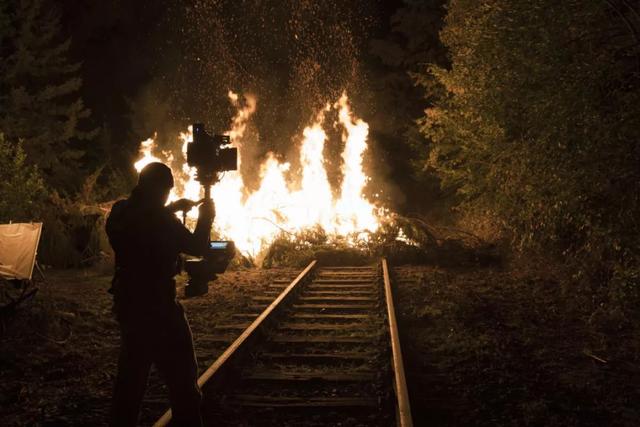 很多外媒说，《巴比伦柏林》是过去十年世界上最好的电视剧