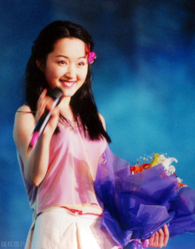 “玉女皇后”杨钰莹的迷乱情史，深陷红楼丑闻，一次恋爱影响一生