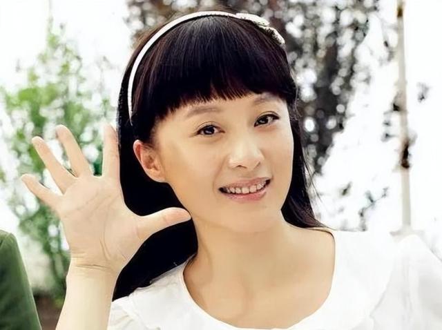 25岁被琼瑶捧红，为245万“出卖身体”，恋爱7天和丑男闪婚