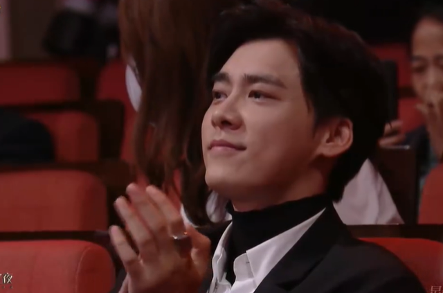 电影之夜内场座位暴露咖位!刘亦菲前排被嘲,朱一龙李易峰退后方