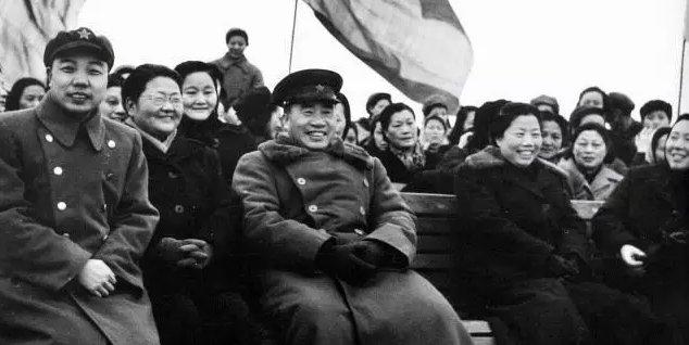 冯玉祥之妻，不仅成为新中国副国级领导，还培养了两位解放军少将