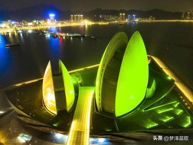 中国唯一建设在海岛上的歌剧院“珠海大剧院”