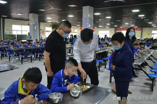 LYIS精神——洛阳国际学校致敬最美管理者