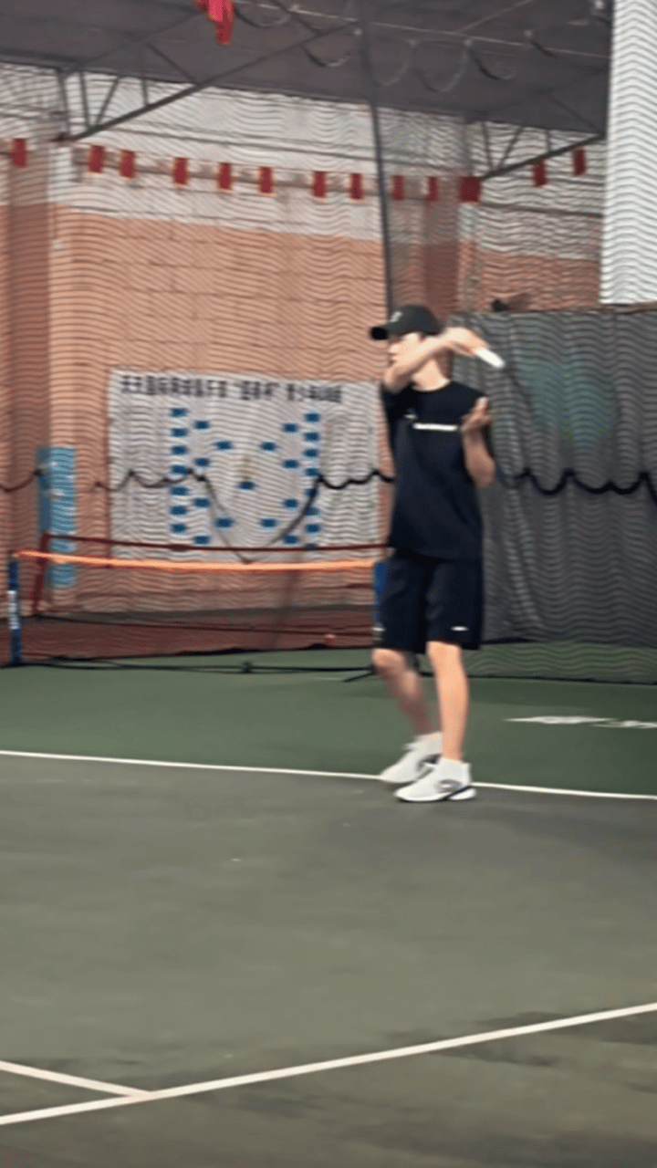 打脸黑子！王一博出发法网公开赛，身上没有疮，生病谣言不攻自破