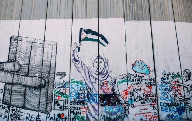 内塔尼亚胡笑了，特朗普送出大礼，亚核武器就绪，剑指伊朗核设施