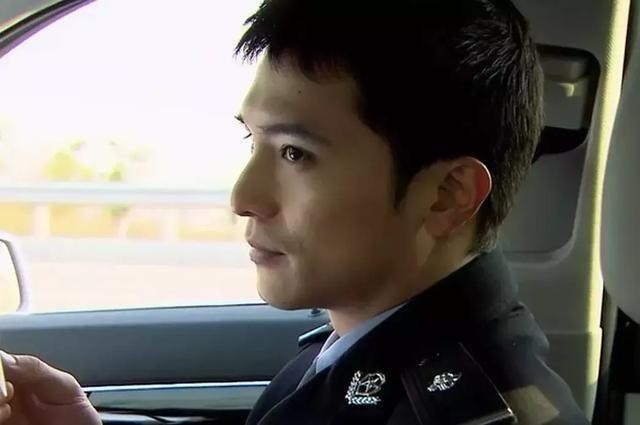 谁先爱上邱泽的