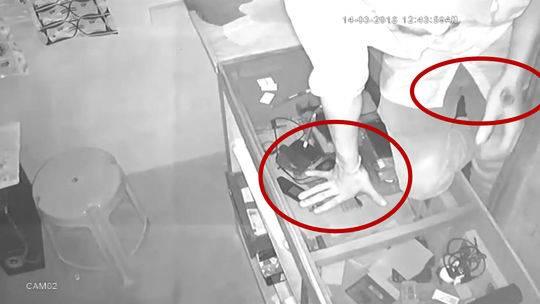 印度“最笨小偷”头戴透明塑料袋作案 样貌清晰可见还留下大量指纹