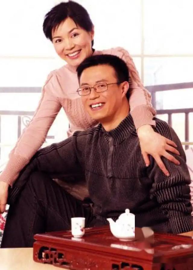 白燕升,结婚九个月妻子瘫痪不抛弃,45岁离开央视,50岁儿女双全