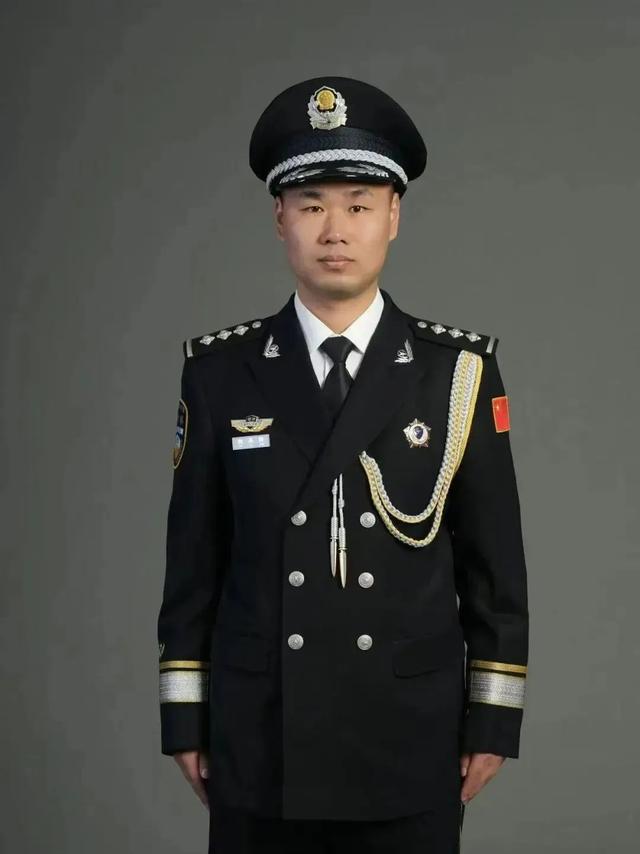 对于戒毒民警来说，爱情是“无论多晚，有我等你”！