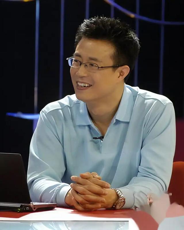 白燕升,结婚九个月妻子瘫痪不抛弃,45岁离开央视,50岁儿女双全