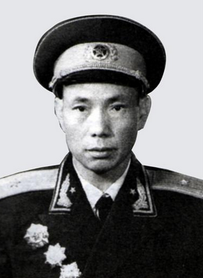 他是开国少将,妻子是老红军,长子却演了大半辈子国军将领