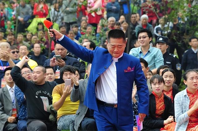 主持人肖东坡：一婚娶校花妻子遭离婚，与女商人55天闪婚获幸福