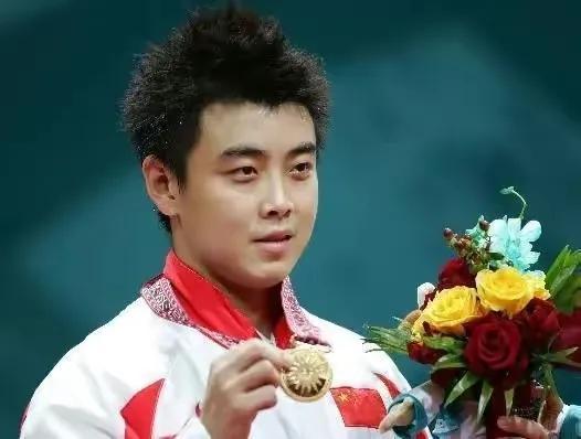 闫博雅：26岁嫁“乒乓冠军”王皓，伺候生病婆婆，为丈夫放弃梦想