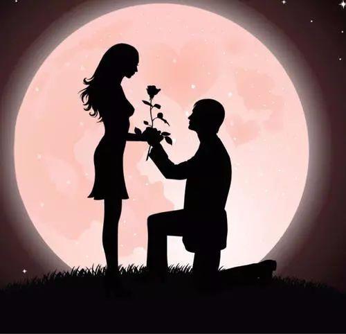 看见月亮想起初恋，一轮清辉寄托几多爱与缠绵