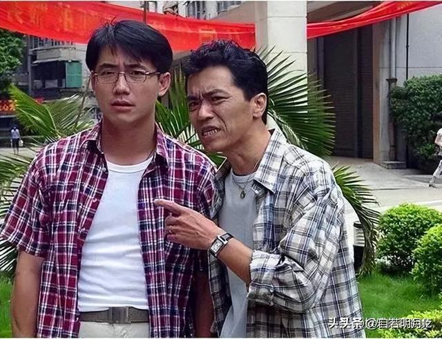 51岁康祈耀的悲剧人生：仕途不顺难升职，两任老婆远走不在身边