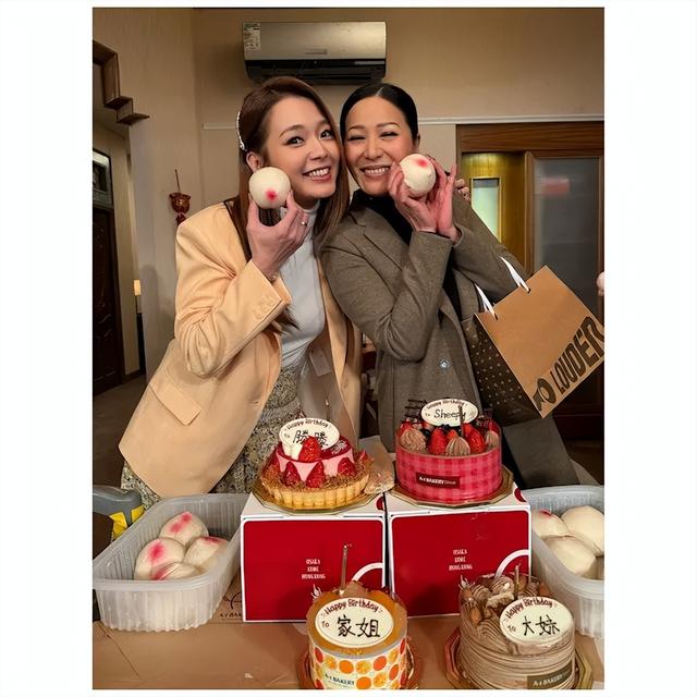 TVB花旦滕丽名获同剧演员提前庆生，与富商老公结婚12年不生育