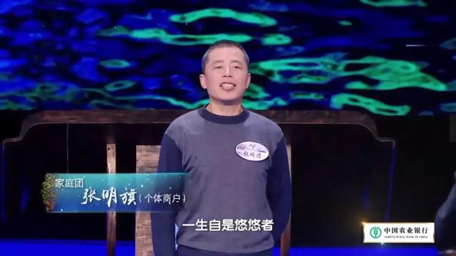 在云端里爱诗，在泥土里生活，在岁月中一直洒脱