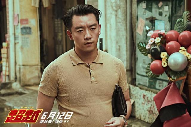 郑恺变身发福运动员，拍电影增肥40斤大肚腩明显，如今瘦回小猎豹