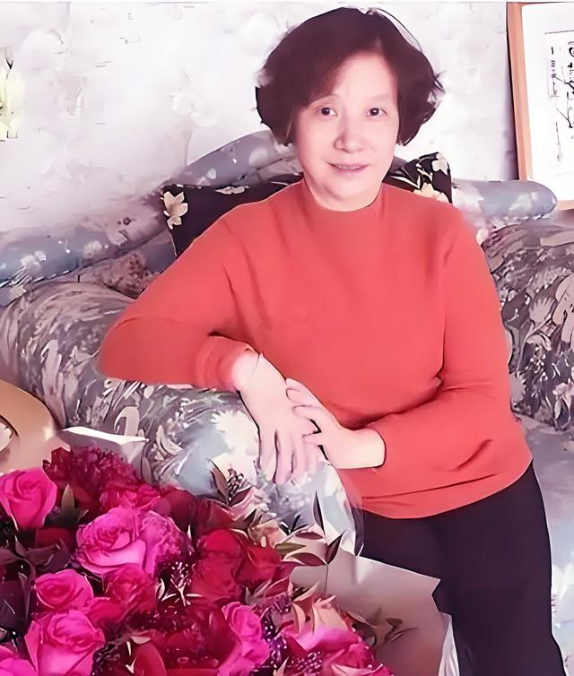 48岁赵薇现状：发福像大妈，哥哥离婚，父亲和公公去世