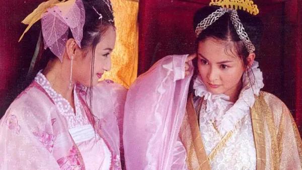 《凤在江湖》播出19年，男主因故退圈，两位女主生活美满