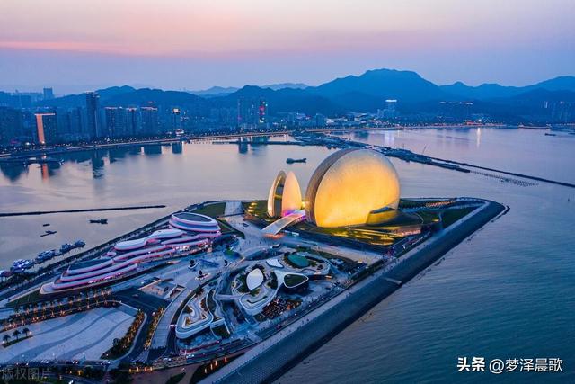 中国唯一建设在海岛上的歌剧院“珠海大剧院”