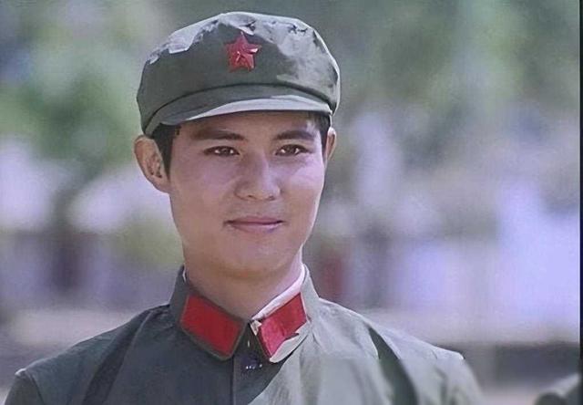 沈冠初，这位息影23年的昔日银幕美男，让我们一起瞧瞧他的罕见