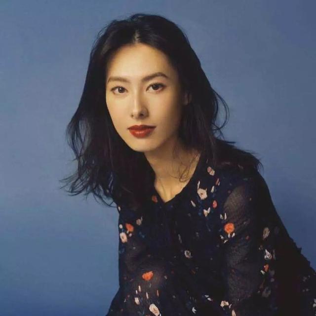 曝60岁王杰和富婆如胶似漆，定居加拿大好惬意，胡子拉碴不修边幅