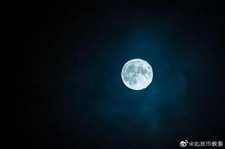 “月亮”的英语不是 moon？来看英语里真正的月亮