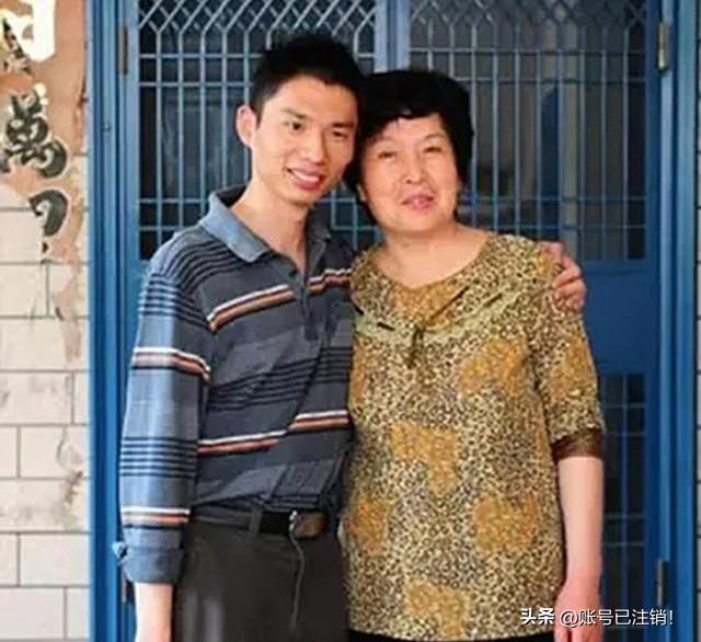 当初割肝救儿的“暴走妈妈”，后陷整容风波，现已退休回归平淡