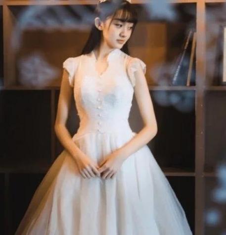 她是曾被禁止整容的小李慧珍，15岁变成这样，穿上婚纱美爆全网