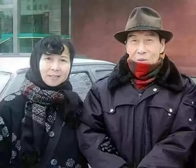 梁音主演的电影回顾：《冰山上的来客》与《三进山城》的感人瞬间