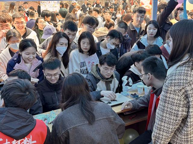 “繁花初绽·杏好有你”吉林大学第八届杏花文化节举行