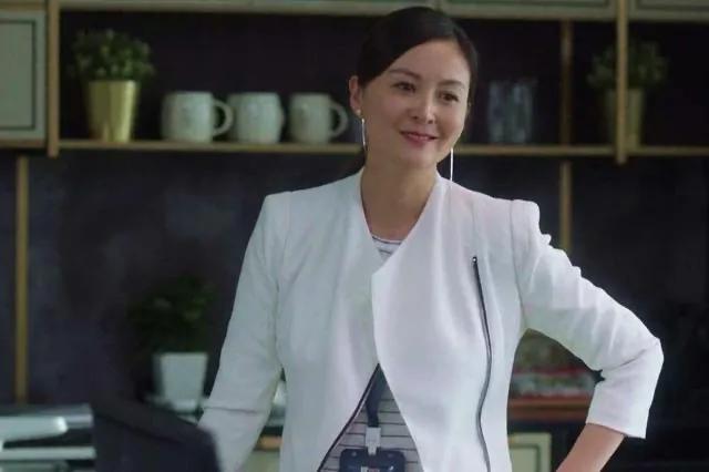 《凤在江湖》播出19年，男主因故退圈，两位女主生活美满