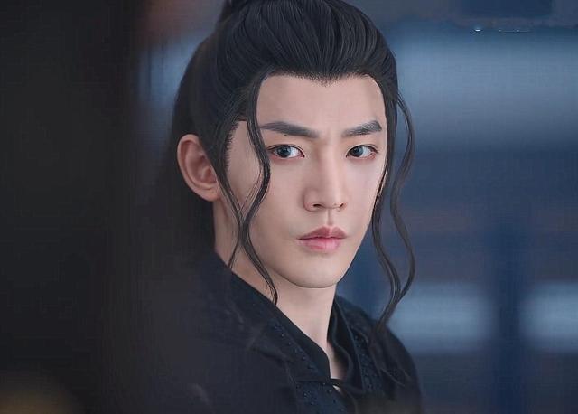 《长月烬明》叶冰裳真面目曝光，澹台烬为何舍苏苏救她？原因有三