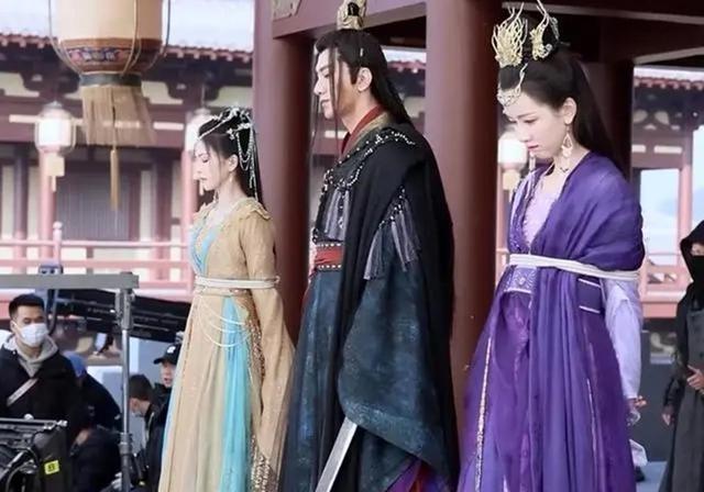 《长月烬明》叶冰裳真面目曝光，澹台烬为何舍苏苏救她？原因有三