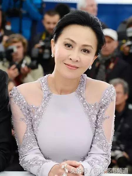 28年后刘嘉玲首回应裸照门：永远忘不了梁朝伟对我说的话……