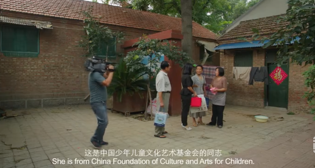 《唤爱》：妈妈去世，爸爸瘫痪，5岁的他捡破烂改变了自己的人生