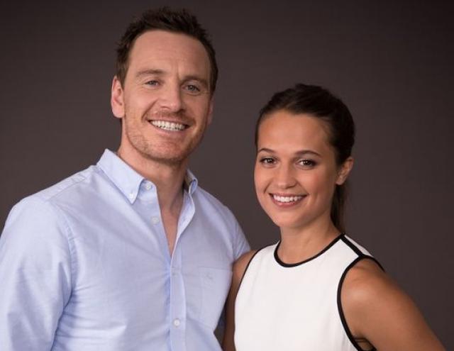 外媒曝“法鲨”“坎妹”下月大婚!相识三年修成正果