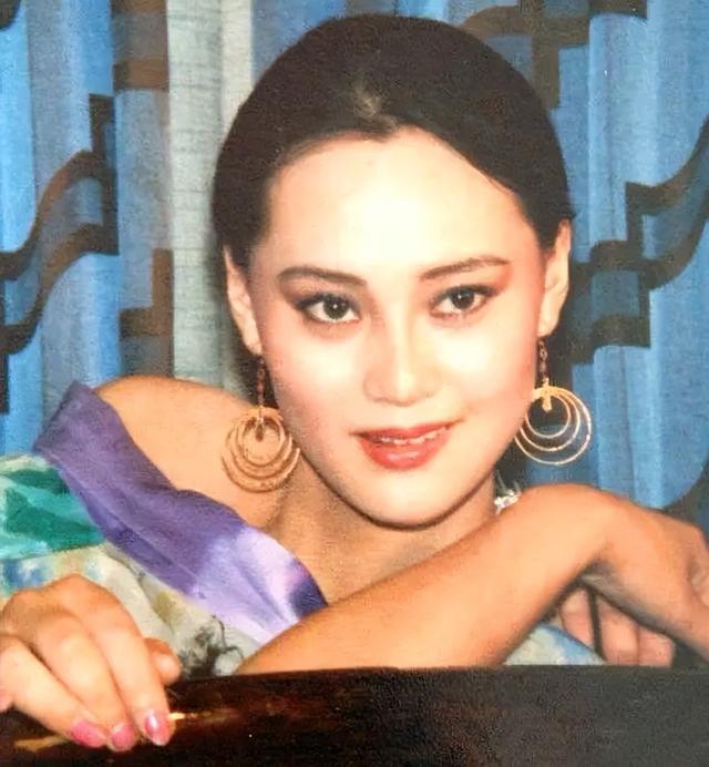 抛弃重病丈夫,甩掉著名导演,55岁再嫁比利时豪门的她现状怎样了