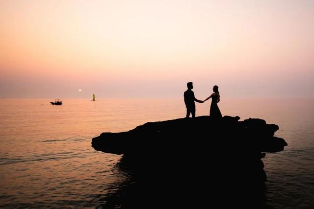 夫妻无论多么亲密无间，睡前也不要说这3句话，除非你想离婚