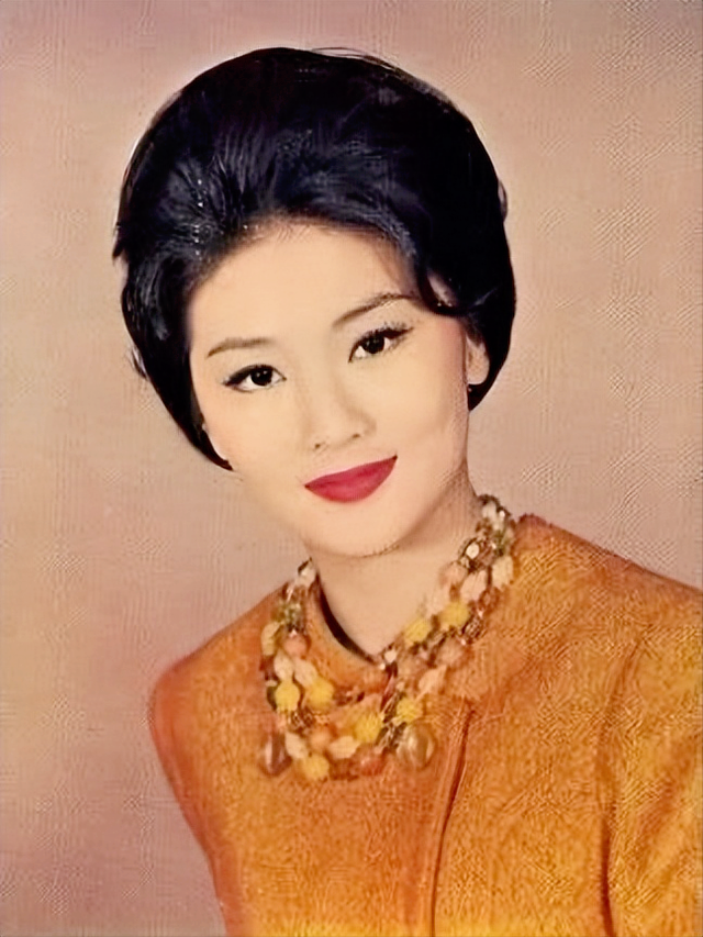 苗金凤是香港电视圈第一贵妇，前夫大她整整20岁，腰围只有66厘米