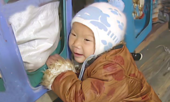 四川“不老女孩”曾玉珊：7岁衰老如老妇，17岁时重获婴儿容颜