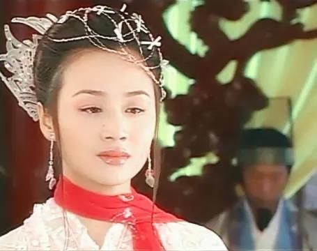 《凤在江湖》播出19年，男主因故退圈，两位女主生活美满