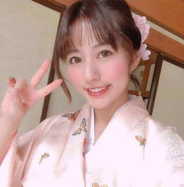 “新晋亚洲cosplay女神”，日系甜妹的蜜桃身材太魅惑了！